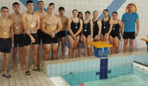 Złota i srebrna sztafeta w pływaniu